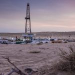 Au Niger, l'or noir devient symbole de crise. Depuis le 25 septembre, le puits Goumeri W8, au cœur du bloc d'Agadem dans la région de Diffa, crache sans discontinuer pétrole brut et gaz.