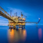 La réforme pétrolière en Namibie avance au Parlement, mais le rôle de la présidence dans la régulation suscite des critiques. Enjeux pour les investisseurs et la future production.