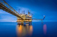 La réforme pétrolière en Namibie avance au Parlement, mais le rôle de la présidence dans la régulation suscite des critiques. Enjeux pour les investisseurs et la future production.
