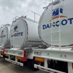 La Banque des Etats de l'Afrique Centrale veut changer de fournisseur. Face à l'explosion des subventions aux carburants, la BEAC exhorte officiellement les six pays de la CEMAC à s'approvisionner à la méga-raffinerie Dangote au Nigeria plutôt qu'à Rotterdam.