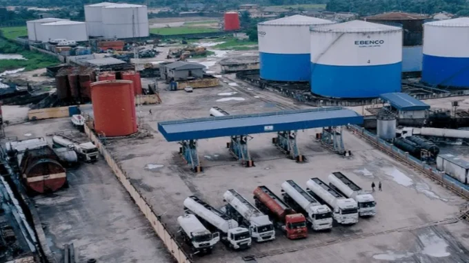 La raffinerie modulaire d’Ebenco Global Link, située à Koko, dans l’État du Delta, au Nigeria, a reçu l’autorisation réglementaire d’introduire des hydrocarbures dans ses installations. D’une capacité annoncée de 30 000 barils par jour, le site entame une phase d’essais qui pourrait contribuer au renforcement des capacités nationales de raffinage.
